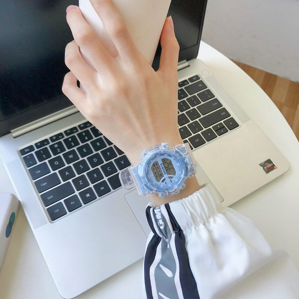 Naiste ümmargune käekell silikoonrihmaga