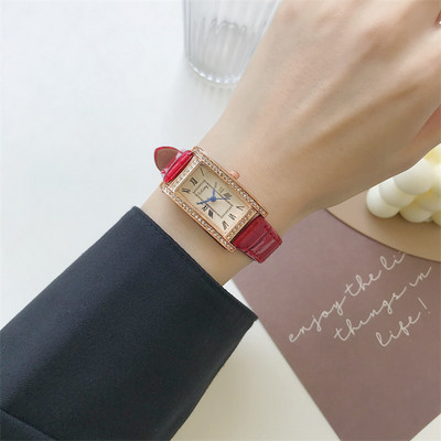 Γυναικείο κομψό ρολόι με διακοσμητικές πέτρες