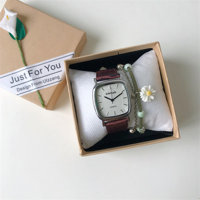 Γυναικείο τετράγωνο ρολόι με ανάγλυφο λουράκι