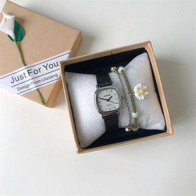 Γυναικείο τετράγωνο ρολόι με ανάγλυφο λουράκι