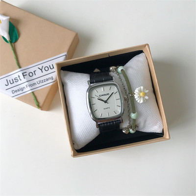 Γυναικείο τετράγωνο ρολόι με ανάγλυφο λουράκι