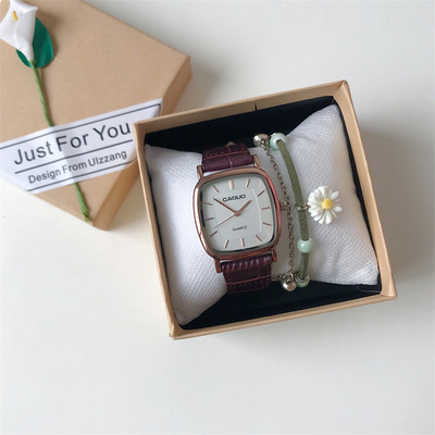 Γυναικείο τετράγωνο ρολόι με ανάγλυφο λουράκι