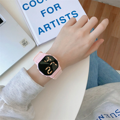 Ηλεκτρονικό γυναικείο ρολόι με τετράγωνο σχήμα και λουράκι σιλικόνης