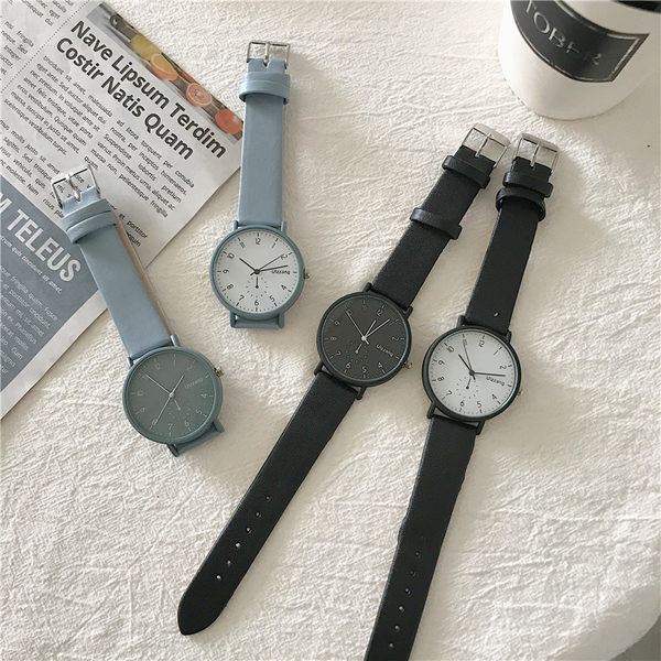 Γυναικείο ρολόι quartz με στρογγυλό σχήμα και λουράκι από συνθετικό δέρμα