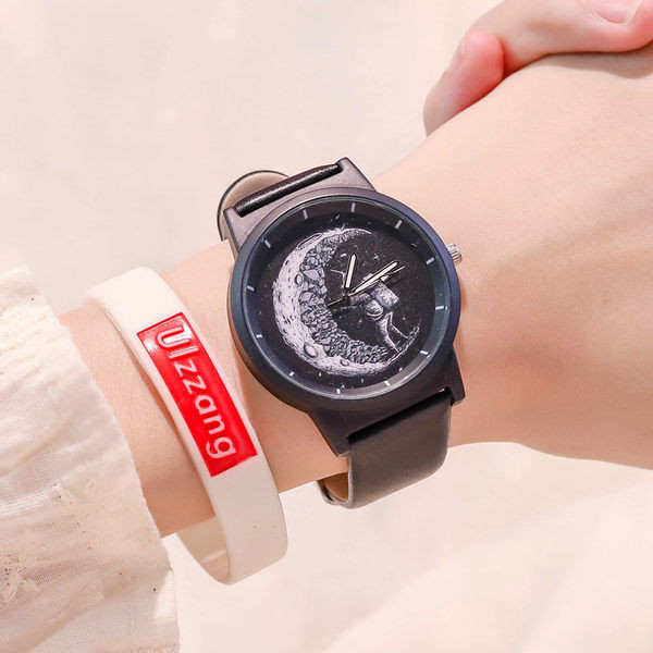 Igapäevane käekell koos rakendusega meestele ja naistele