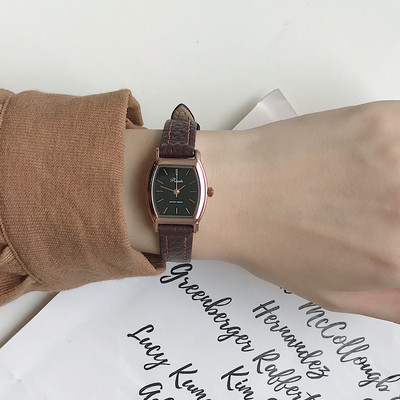 Γυναικείο ρολόι με δερμάτινο λουράκι - μαύρο και καφέ χρώμα