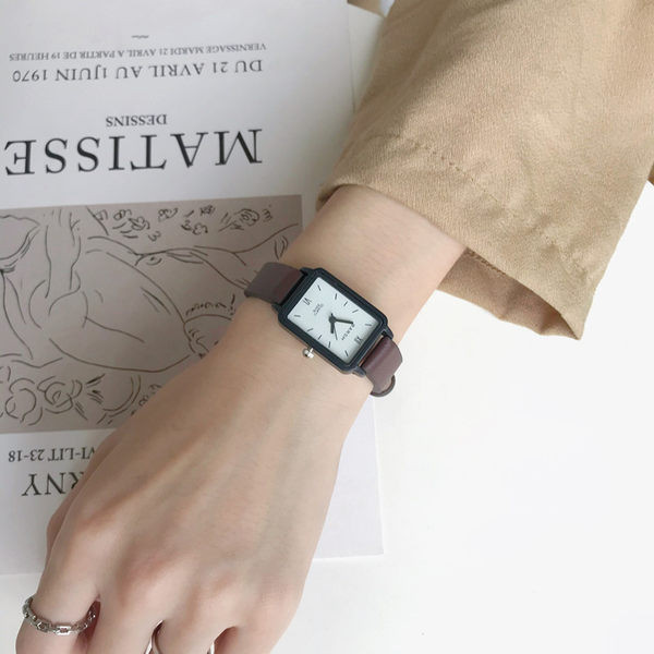 Ženski mali četvrtasti sat s remenom od umjetne kože