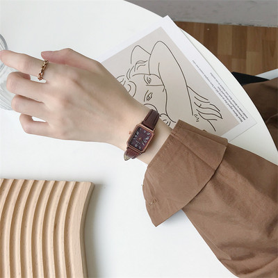 Uus mudel kunstnahast rihmaga naiste käekell