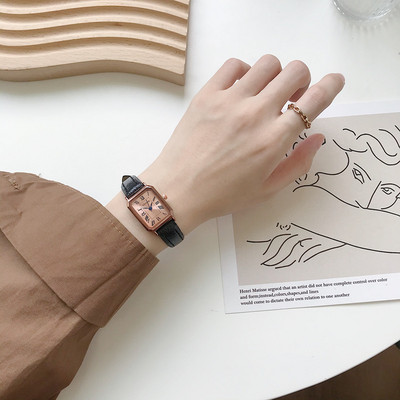 Uus mudel kunstnahast rihmaga naiste käekell