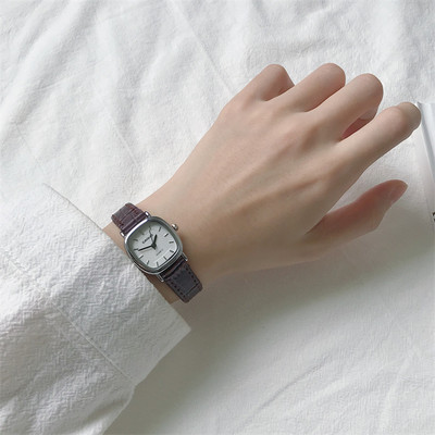 Γυναικείο τετράγωνο ρολόι με λουράκι σιλικόνης