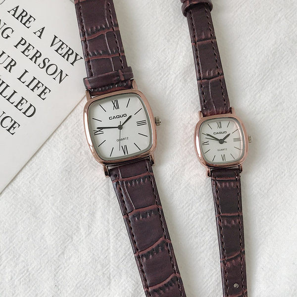 Ženski četvrtasti retro sat od eko kože