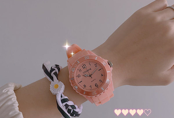 Dnevni ženski sat okruglog oblika - više boja