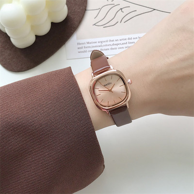 Γυναικείο ρολόι σε ρετρό στυλ