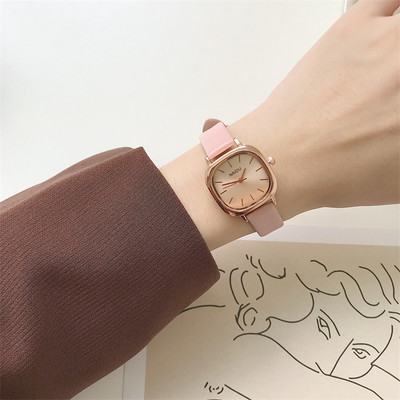 Γυναικείο ρολόι σε ρετρό στυλ