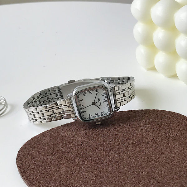 Γυναικείο τετράγωνο ρολόι με μεταλλική αλυσίδα - ασημί χρώμα