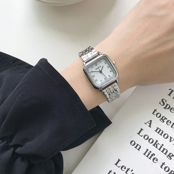 Γυναικείο τετράγωνο ρολόι με μεταλλική αλυσίδα - ασημί χρώμα