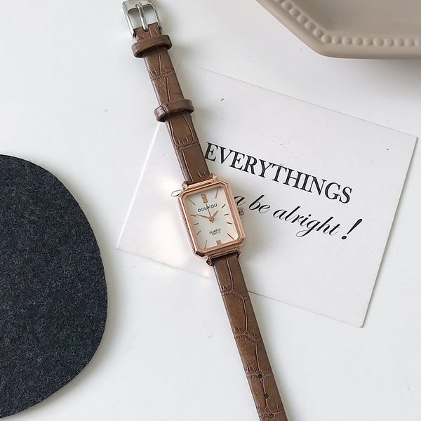 Kaasaegne ristkülikukujuline kell