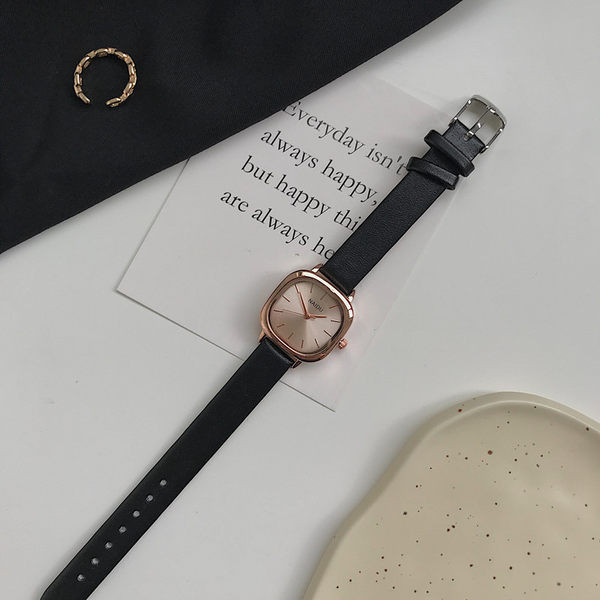 Μοντέρνο τετράγωνο ρολόι για γυναίκες