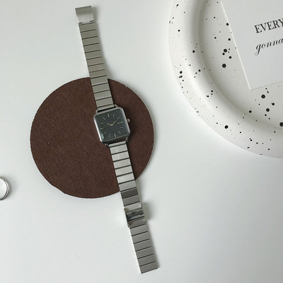 Τρέχον ρολόι με τετράγωνο σχήμα