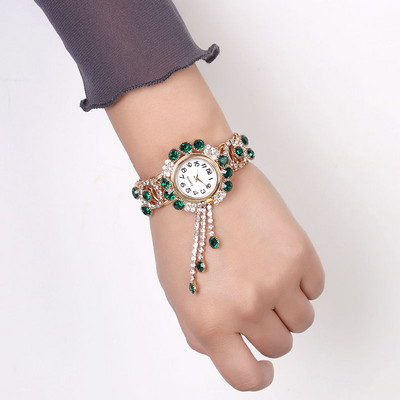 Μοντέρνο γυναικείο ρολόι βραχιόλι με διακοσμητικές πέτρες