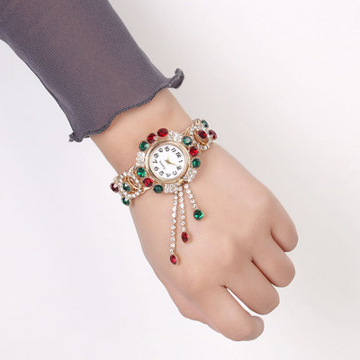 Μοντέρνο γυναικείο ρολόι βραχιόλι με διακοσμητικές πέτρες