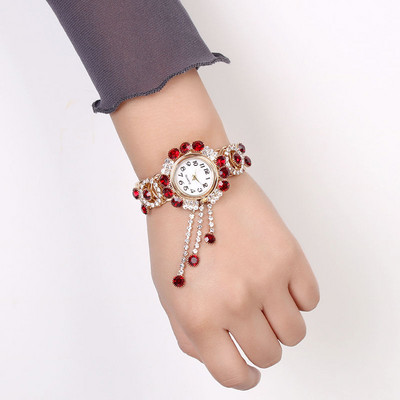 Μοντέρνο γυναικείο ρολόι βραχιόλι με διακοσμητικές πέτρες