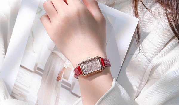 Uus ruudukujulise naiste käekella mudel