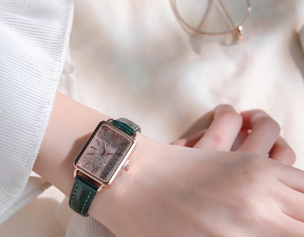 Uus ruudukujulise naiste käekella mudel