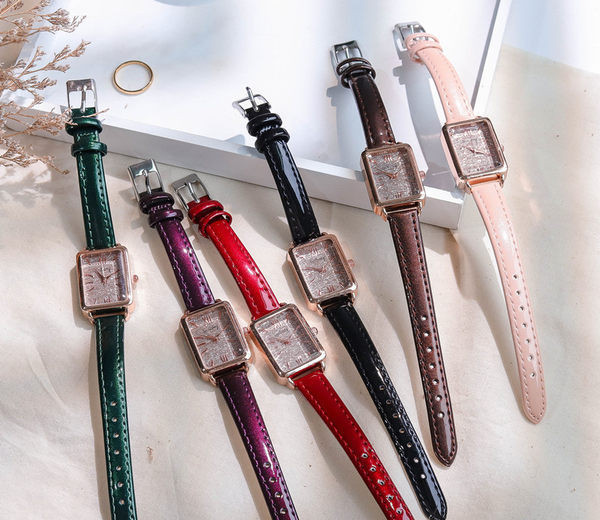 Uus ruudukujulise naiste käekella mudel