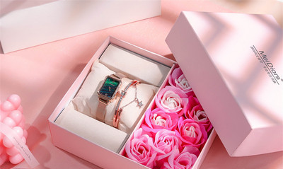 Novi model četvrtastog ženskog sata