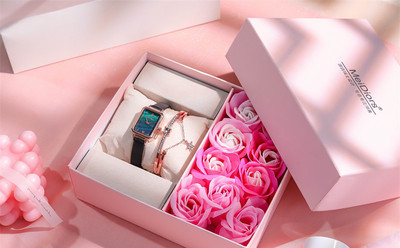 Novi model četvrtastog ženskog sata