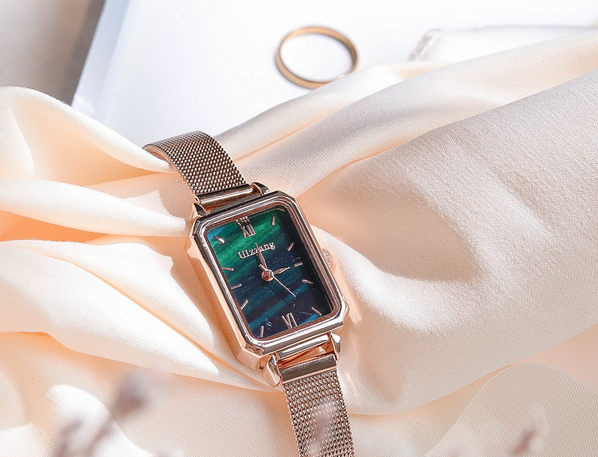 Novi model četvrtastog ženskog sata