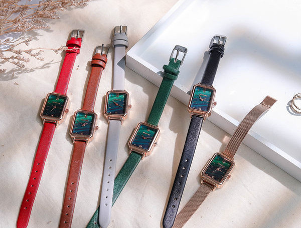 Novi model četvrtastog ženskog sata