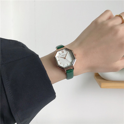 Moodne kunstnahast naiste käekell