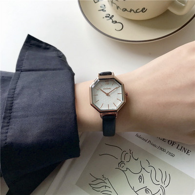 Moodne kunstnahast naiste käekell