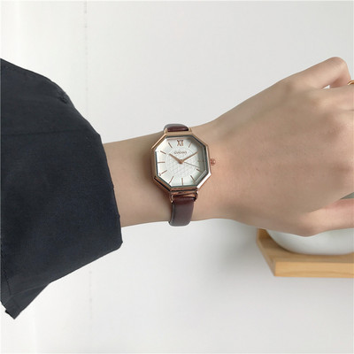 Moodne kunstnahast naiste käekell