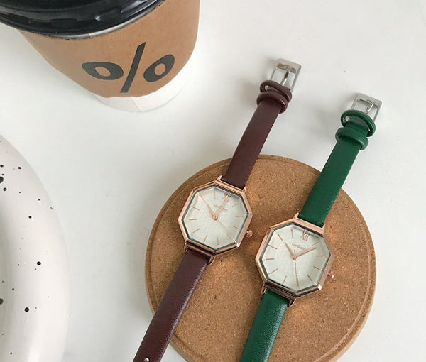 Moodne kunstnahast naiste käekell