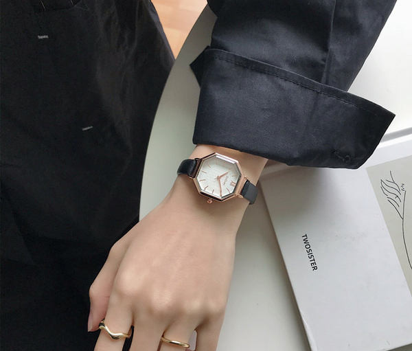 Moodne kunstnahast naiste käekell