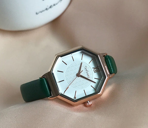 Moodne kunstnahast naiste käekell