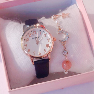 Särava efekti ja käevõruga naiste käekell