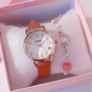 Särava efekti ja käevõruga naiste käekell