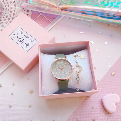 Särava efekti ja käevõruga naiste käekell