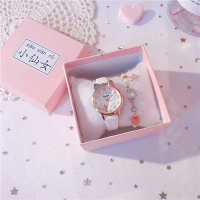 Särava efekti ja käevõruga naiste käekell