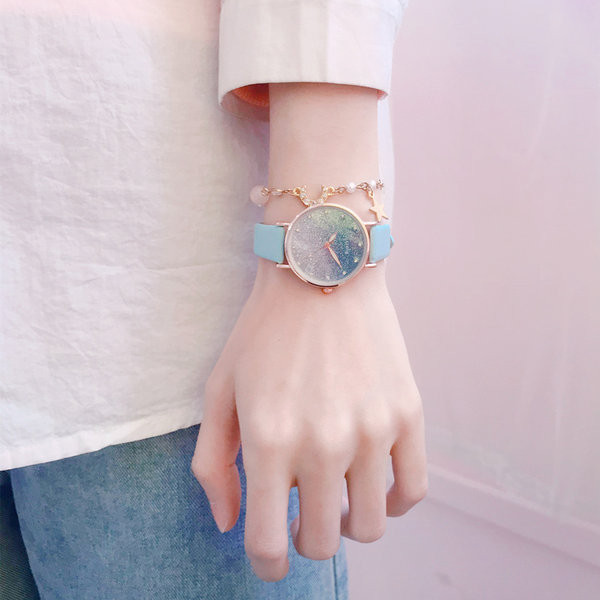 Särava efekti ja käevõruga naiste käekell