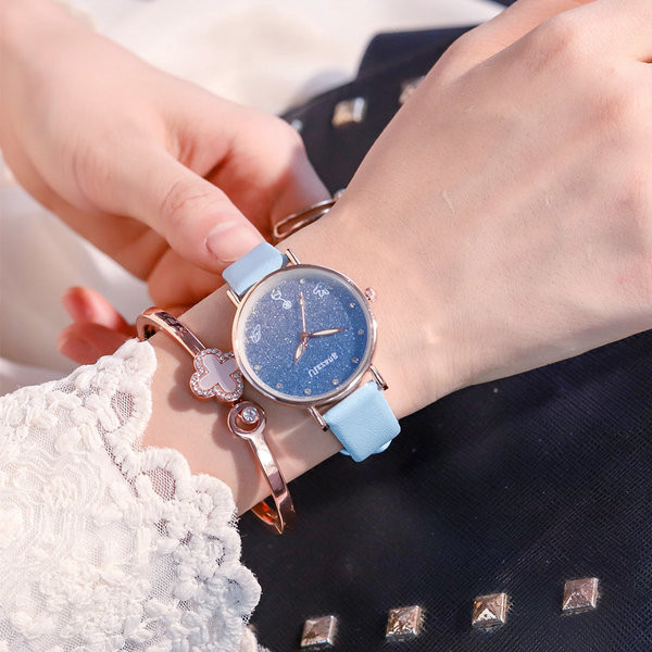 Μοντέρνο ρολόι με δερμάτινο λουράκι και διακοσμητικές πέτρες