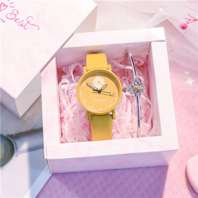 Moodne nahkrihmaga käekell - mitut värvi