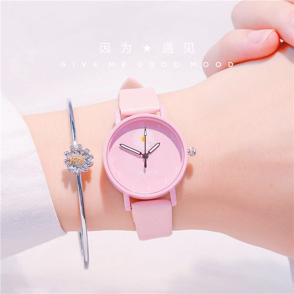 Moodne nahkrihmaga käekell - mitut värvi