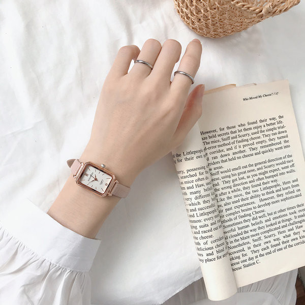 Γυναικείο δερμάτινο ρολόι με τετράγωνο σχήμα