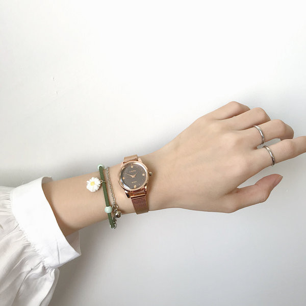 Kasdienis apvalus laikrodis su odiniu dirželiu