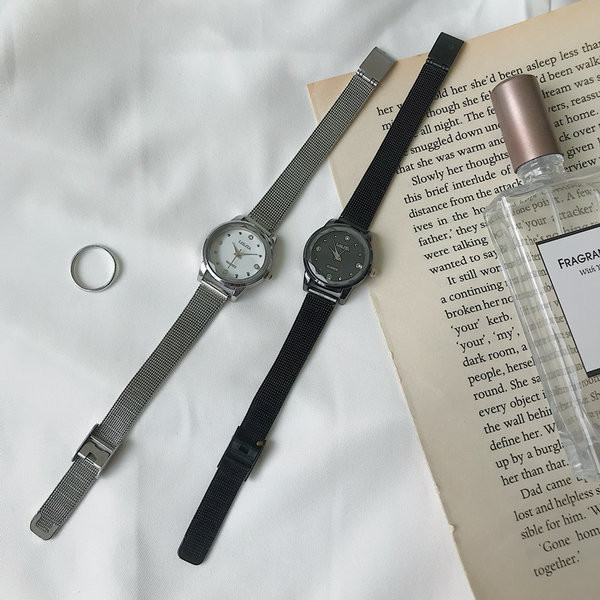 Kasdienis apvalus laikrodis su odiniu dirželiu